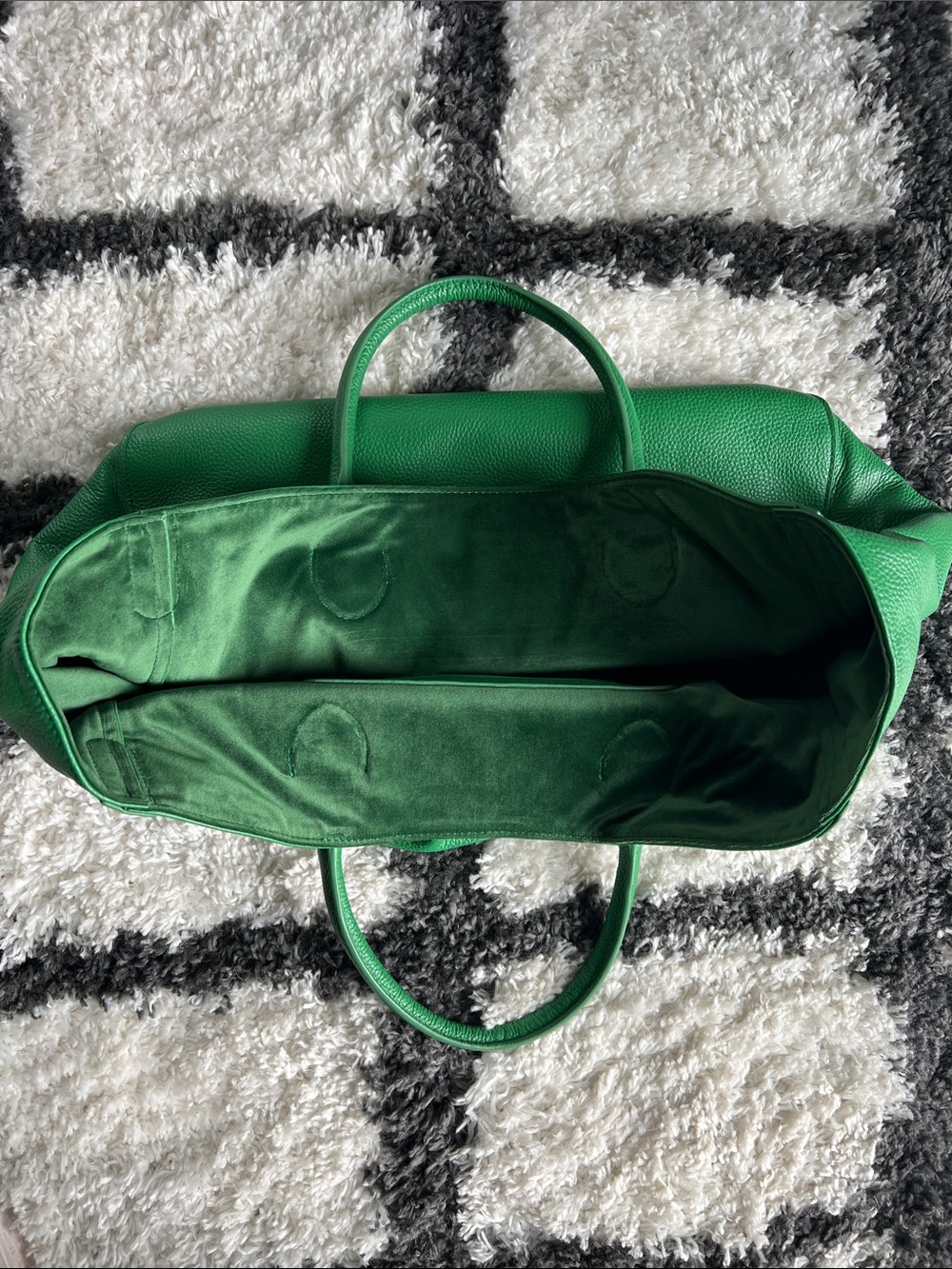 Beck Medium Classic Tote in Envy / Kelly Green great condition - Picture 4 of 7